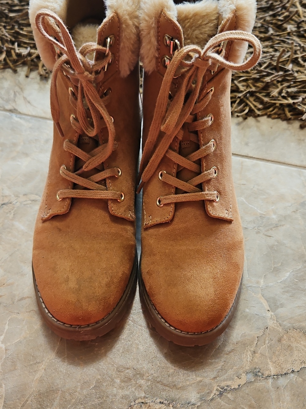 Faux-Fur Lined Tan Women’s Lace-Up Ankle Boots Size 8 - Picture 2 of 9